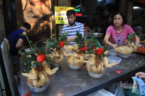 Chen chân mua gà tiền triệu cúng giao thừa ở khu chợ nhà giàu Hà Nội-2