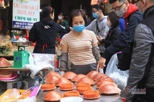 Chen chân mua gà tiền triệu cúng giao thừa ở khu chợ nhà giàu Hà Nội-12