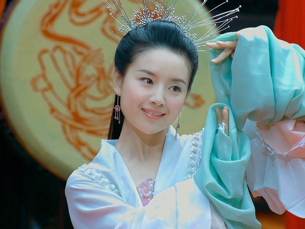 8 năm sau scandal ngoại tình, ‘Chúc Anh Đài’ Đổng Khiết giờ ra sao?-1