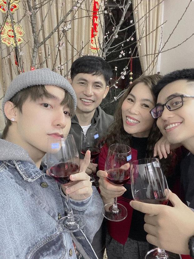 Sơn Tùng cuối cùng đã lộ diện dịp Tết sau loạt ồn ào, check in cùng nhân vật đặc biệt tạo nên khung hình cực phẩm-3