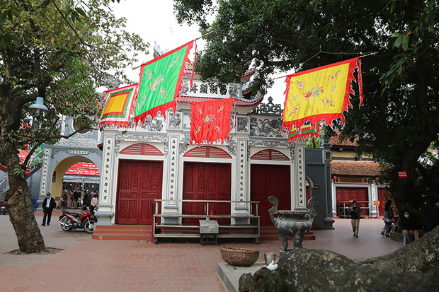 Người đến Phủ Tây Hồ cầu an đông kín, Ban quản lý di tích phải đóng cửa để chống dịch-7