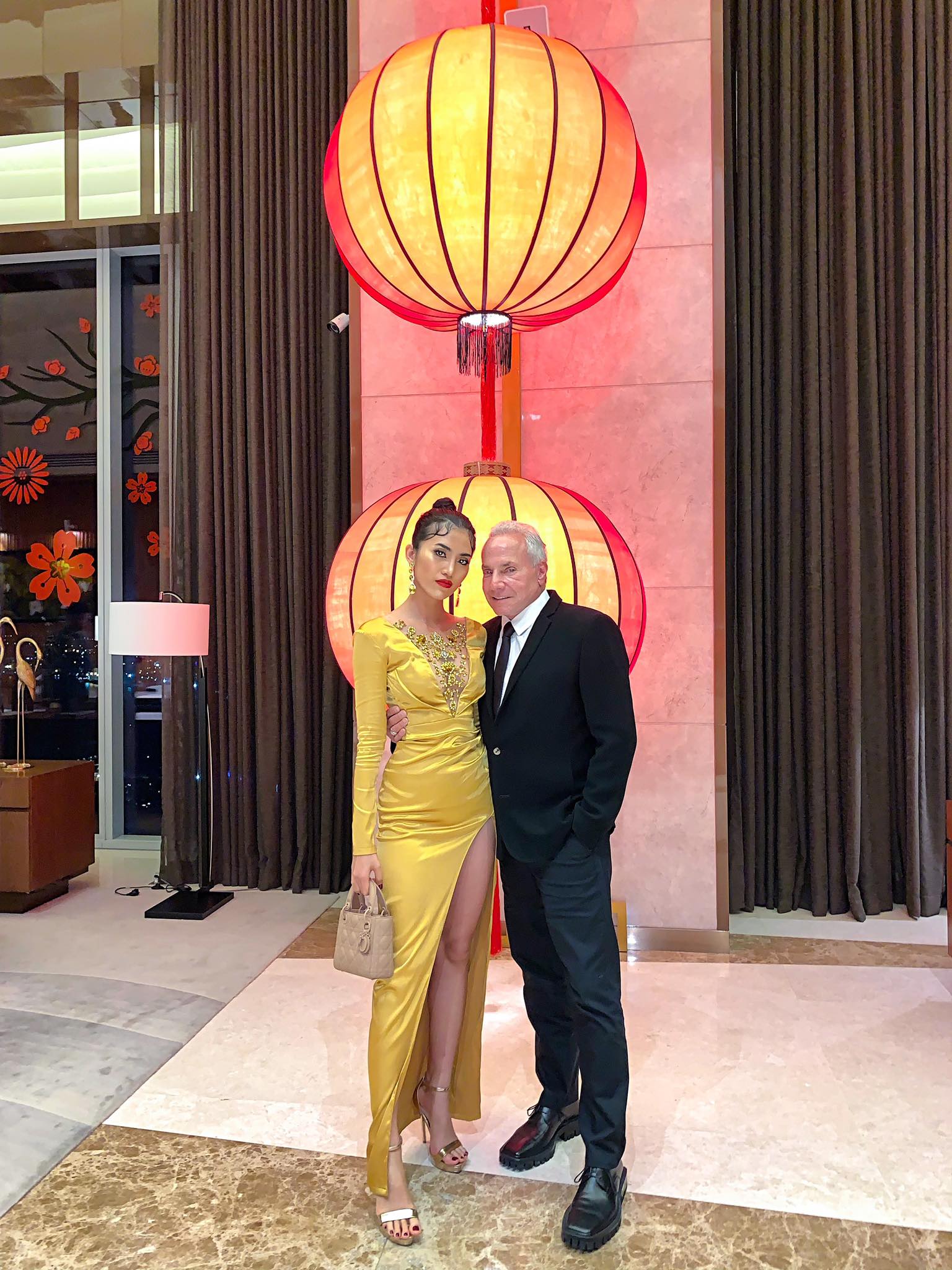 Chuyện gái Việt 26 tuổi yêu tỷ phú Mỹ 72 tuổi: Những ấn tượng khi ăn Tết tại Việt Nam và kỷ niệm đỏ mặt trong đêm Giao Thừa khiến ngài tỷ phú ám ảnh cả đời-6