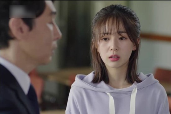 Mùng 2 Tết em chồng đưa bạn trai về ra mắt, vừa nhìn thấy anh ta tôi đã mừng rơi cả bát cơm
