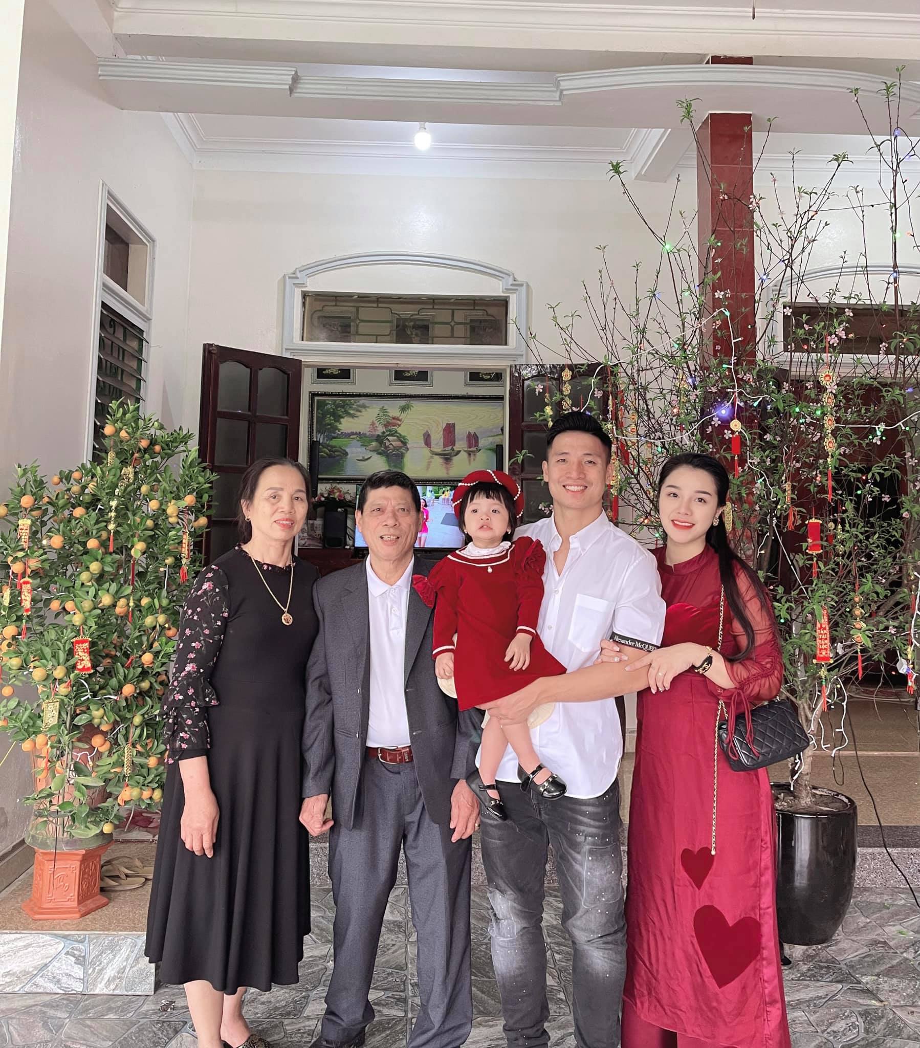 Dàn WAGs Việt đọ sắc ngày đầu năm mới: team chưa chồng xinh đẹp rạng ngời, chiếm trọn spotlight của hội mẹ bỉm sữa-17