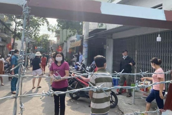 TP.HCM phong tỏa khu vực nơi ở của 2 mẹ con nghi nhiễm COVID-19 vừa phát hiện