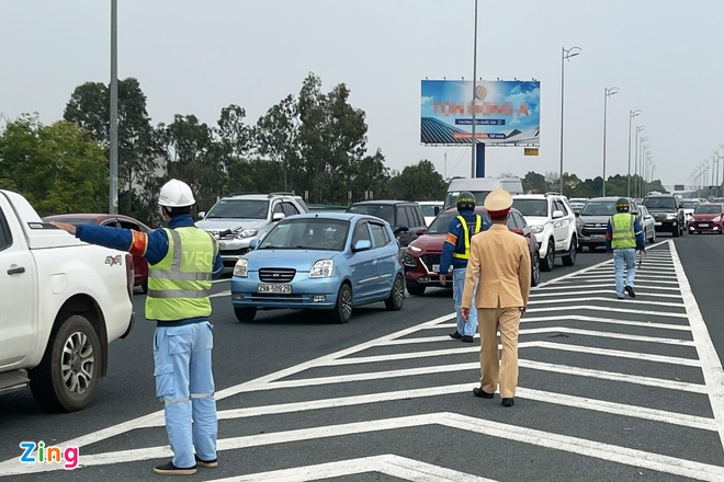 Cao tốc Pháp Vân - Cầu Giẽ ùn tắc trưa mùng 2 Tết-2