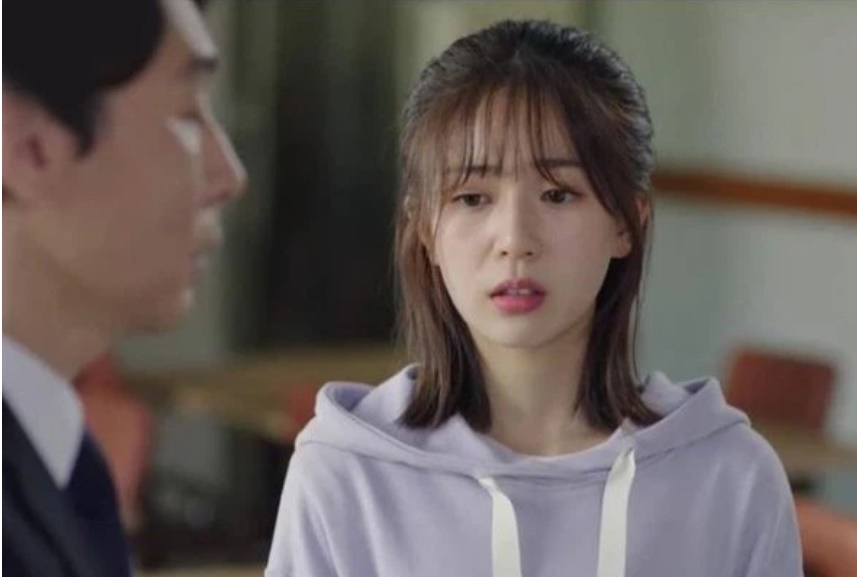 Mùi chua lòm nồng nặc phát ra từ phòng chị dâu ngày đầu năm mới khiến cả nhà kinh hãi-2