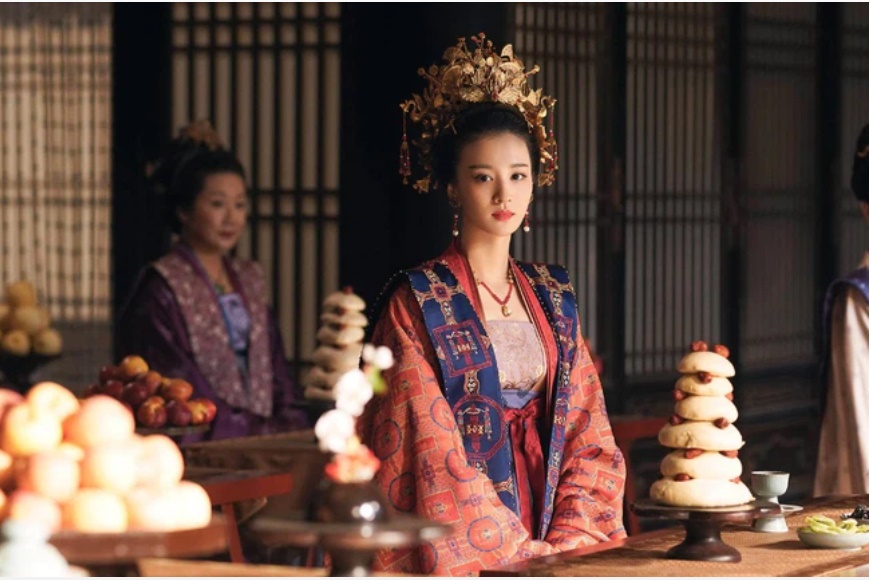 Nàng sủng phi có số phận thăng trầm lạ thường: Đang được sủng ái lại bị Hoàng đế gả cho tướng quân, rồi lại bị ép quay trở về cung-2