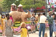 Nhan nhản người dân đi chơi Tết tại đường hoa Nguyễn Huệ, công viên Tao Đàn 'quên' đeo khẩu trang giữa mùa dịch COVID-19
