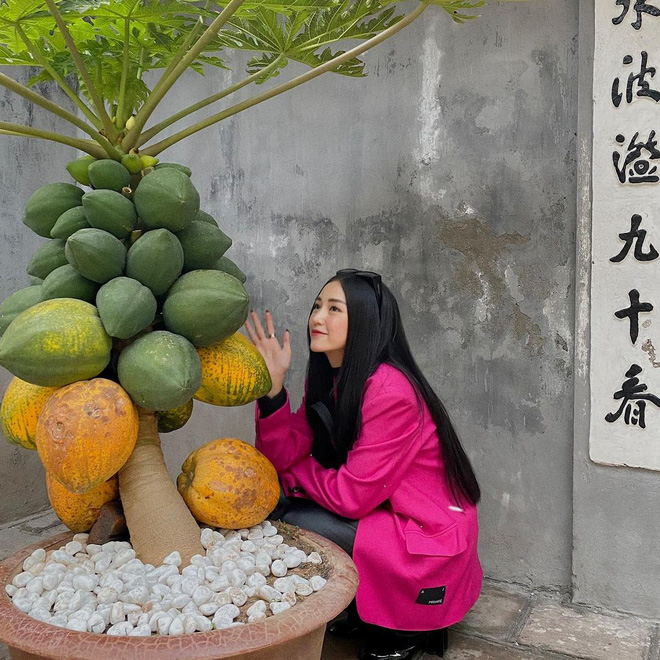 Sao Việt mặc gì đi lễ chùa đầu năm: Lệ Quyên, Angela Phương Trinh nền nã với áo dài, Sun Ht và Chi Pu lại gây tranh cãi-9