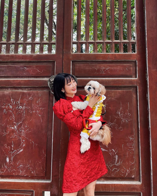 Sao Việt mặc gì đi lễ chùa đầu năm: Lệ Quyên, Angela Phương Trinh nền nã với áo dài, Sun Ht và Chi Pu lại gây tranh cãi-12