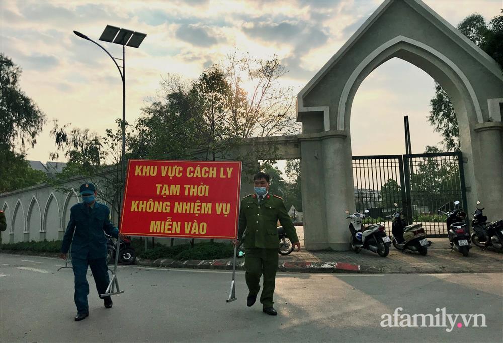 Niềm vui ngày mùng 3 Tết: Toàn bộ học sinh TH Xuân Phương còn lại hoàn thành cách ly, được nhận lì xì trước khi về nhà trong vòng tay cha mẹ-16