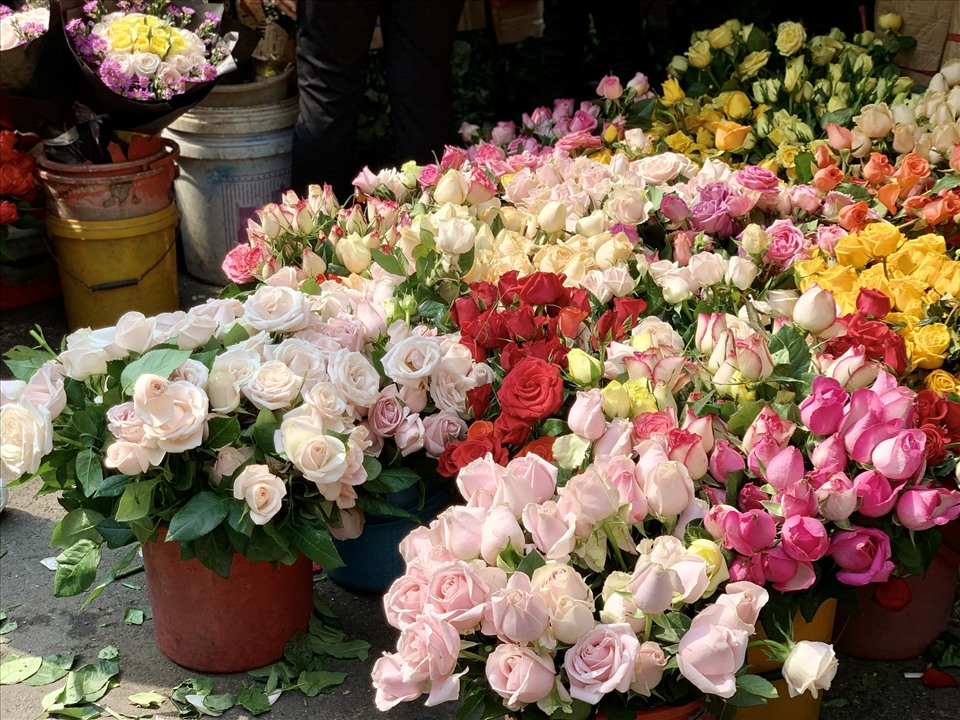 TPHCM: Bó hồng siêu to khổng lồ tiền triệu đắt khách ngày Valentine-1