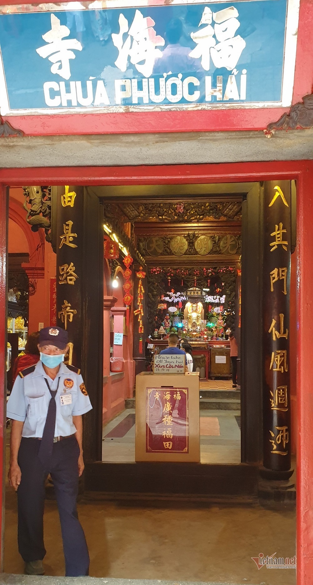 Mùng 3 Tết trùng Valentine, giới trẻ Sài Gòn về chùa Ngọc Hoàng cầu duyên-2