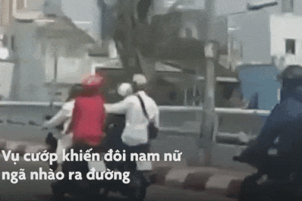 Cốp xe bán tái hé mở dọc Quốc lộ, thấy cảnh bên trọng tài xế chạy phía sau liền hoảng sợ-1