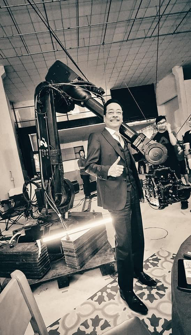 NSND Hoàng Dũng trước khi qua đời: Bị viêm cơ ho chút cũng đau nhưng vẫn luôn vui cười, hết mình với công việc!-2