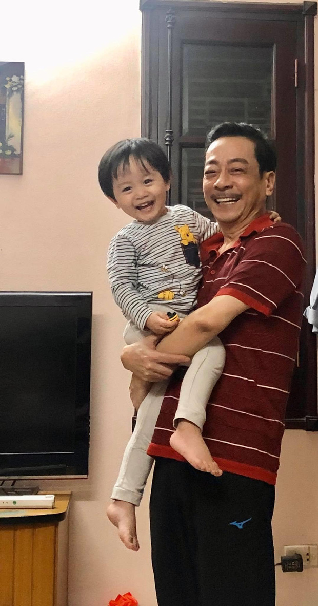 NSND Hoàng Dũng trước khi qua đời: Bị viêm cơ ho chút cũng đau nhưng vẫn luôn vui cười, hết mình với công việc!-7