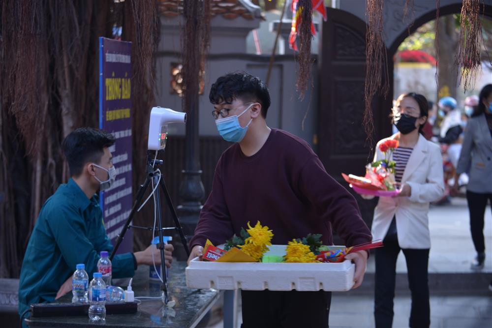 Valentine nhằm đúng mùng 3 Tết, nữ tú Hà Nội nườm nượp đến chùa Hà cầu duyên đông nghịt từ sáng đến chiều-1