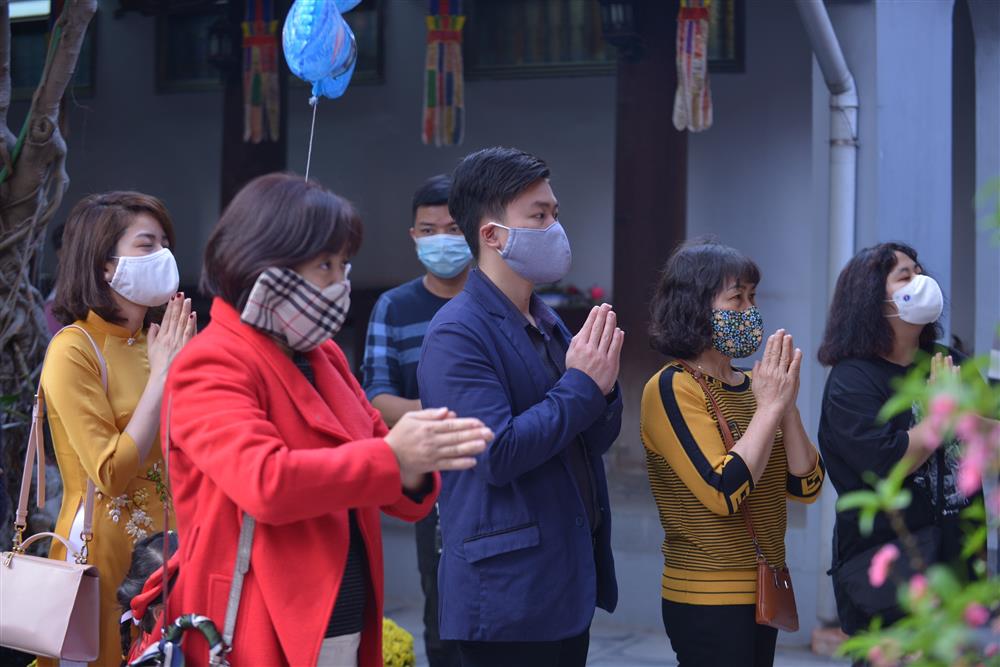 Valentine nhằm đúng mùng 3 Tết, nữ tú Hà Nội nườm nượp đến chùa Hà cầu duyên đông nghịt từ sáng đến chiều-4