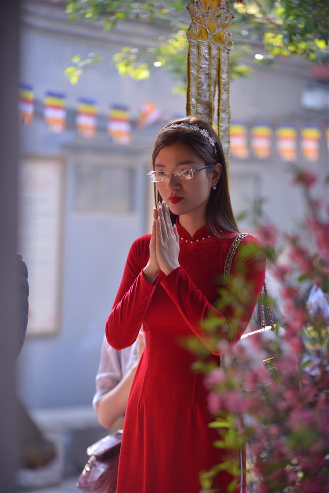 Valentine nhằm đúng mùng 3 Tết, nữ tú Hà Nội nườm nượp đến chùa Hà cầu duyên đông nghịt từ sáng đến chiều-8