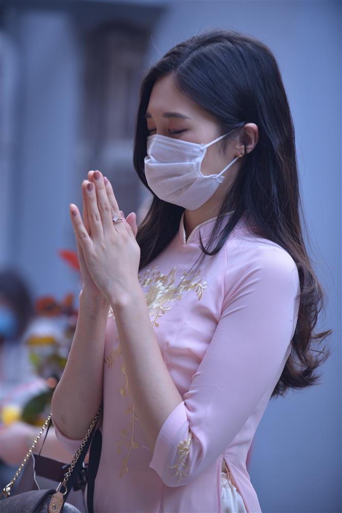 Valentine nhằm đúng mùng 3 Tết, nữ tú Hà Nội nườm nượp đến chùa Hà cầu duyên đông nghịt từ sáng đến chiều-9