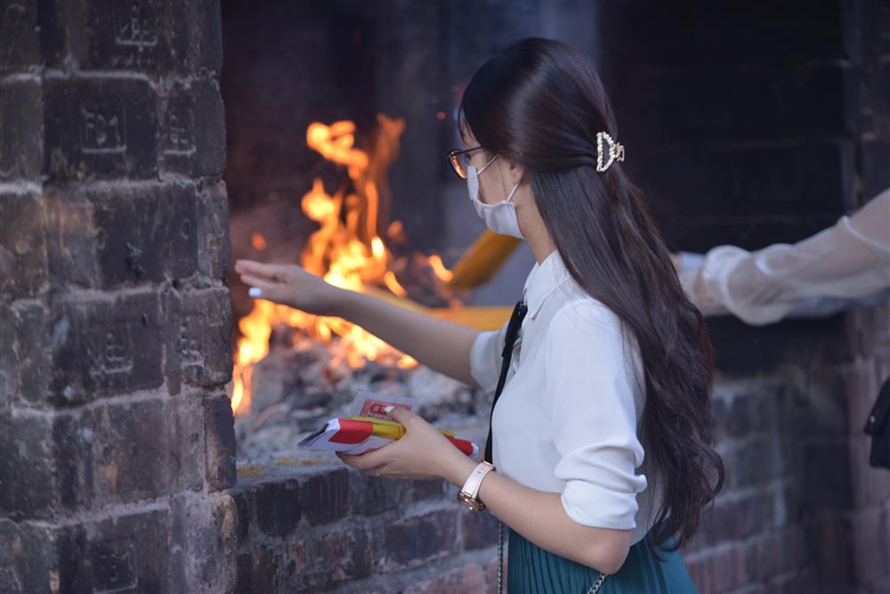 Valentine nhằm đúng mùng 3 Tết, nữ tú Hà Nội nườm nượp đến chùa Hà cầu duyên đông nghịt từ sáng đến chiều-11