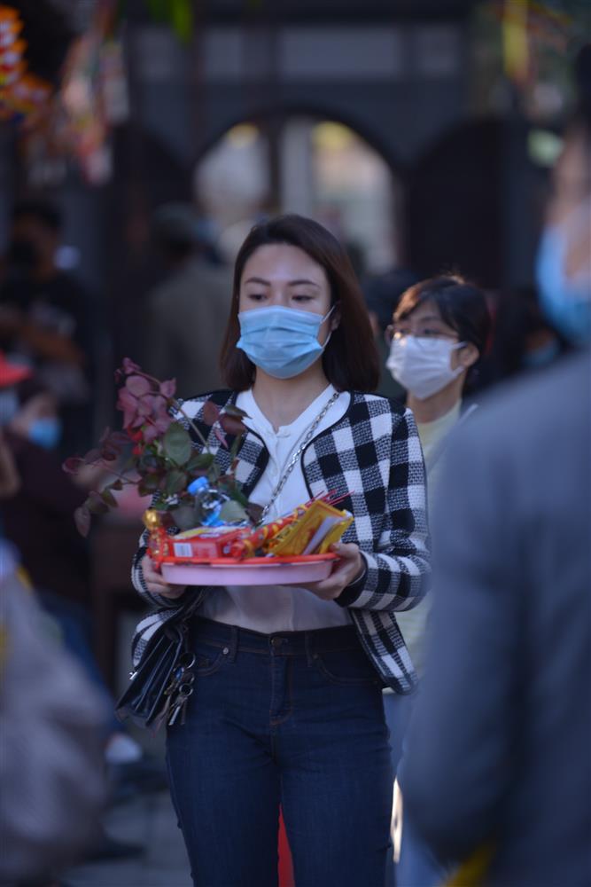 Valentine nhằm đúng mùng 3 Tết, nữ tú Hà Nội nườm nượp đến chùa Hà cầu duyên đông nghịt từ sáng đến chiều-12