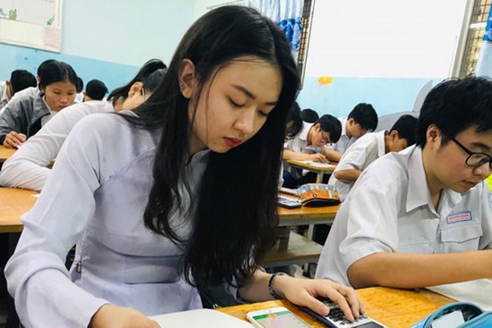 Trường đầu tiên ở TP.HCM quyết định cho nghỉ học đến hết tháng 3, không được đến trường cho đến khi có thông báo mới