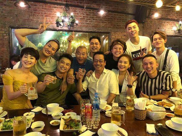 Dàn nghệ sĩ nghẹn ngào kể về cố NSND Hoàng Dũng: Lần gần nhất gặp gỡ, bố vẫn khỏe mạnh như thanh niên”-6