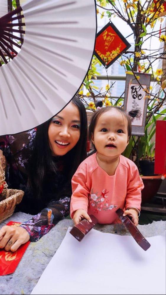 Suboi cho con ăn kiểu này chắc showbiz Việt lại chuẩn bị đón thêm 1 nữ rapper nhí vừa hát hay vừa giỏi tiếng Anh chăng?-2