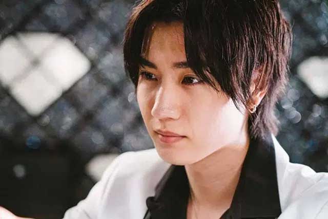 Dẫn bạn gái về ra mắt, tôi đánh rơi chiếc đũa nên cúi xuống nhặt, nhìn cảnh tượng dưới gầm bàn tôi chỉ muốn chia tay ngay-1