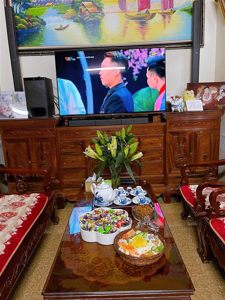 Dàn WAGs Việt đảm đang, không ngại củi lửa trong những ngày Tết Nguyên đán-4