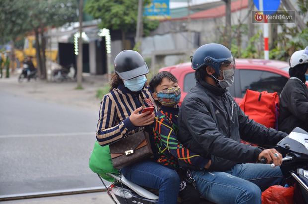 Ảnh: Chiều mùng 5 Tết, cửa ngõ Hà Nội lại ùn tắc do dòng người từ các tỉnh thành đổ về-5