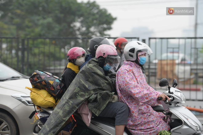 Ảnh: Chiều mùng 5 Tết, cửa ngõ Hà Nội lại ùn tắc do dòng người từ các tỉnh thành đổ về-18