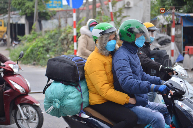 Ảnh: Chiều mùng 5 Tết, cửa ngõ Hà Nội lại ùn tắc do dòng người từ các tỉnh thành đổ về-9