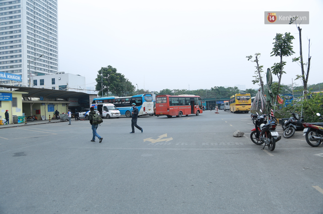 Ảnh: Chiều mùng 5 Tết, cửa ngõ Hà Nội lại ùn tắc do dòng người từ các tỉnh thành đổ về-31