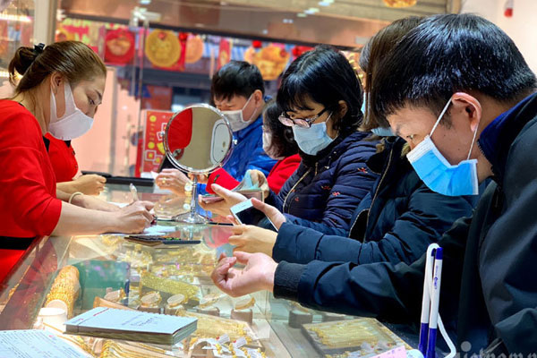 Trâu vàng Trung Quốc, Thần tài bên Tàu tràn sang chợ Việt giá 10.000 đồng-4