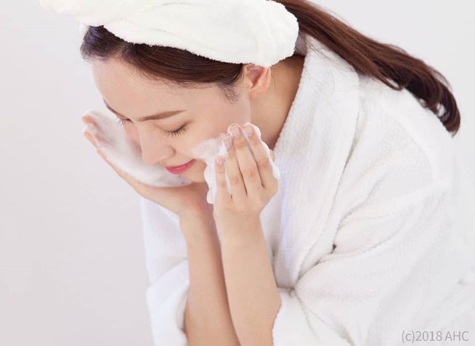 Bác sĩ da liễu người Nhật chỉ ra bước rửa mặt ngược đời có thể hồi sinh làn da lão hóa: Hóa ra phụ nữ Việt trước giờ toàn làm sai cách-2