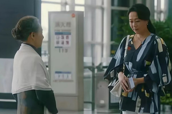 Bị mẹ chồng ức hiếp bắt giặt quần áo bẩn tích trữ cả năm, cuộc trò chuyện với dâu thứ khiến dâu cả tỉnh ngộ-4