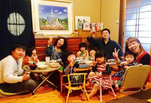 Chồng yêu đồng nghiệp, vợ chấp nhận sống chung với tiểu tam suốt 9 năm, còn đề nghị chứng kiến cảnh cặp đôi mặn nồng-3