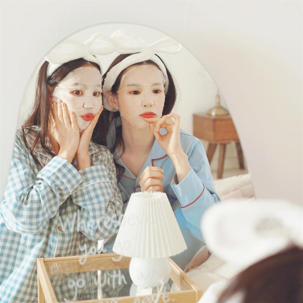 Đắp mặt nạ giấy để dưỡng da nhưng nếu mắc 4 sai lầm này thì hóa công cốc-1