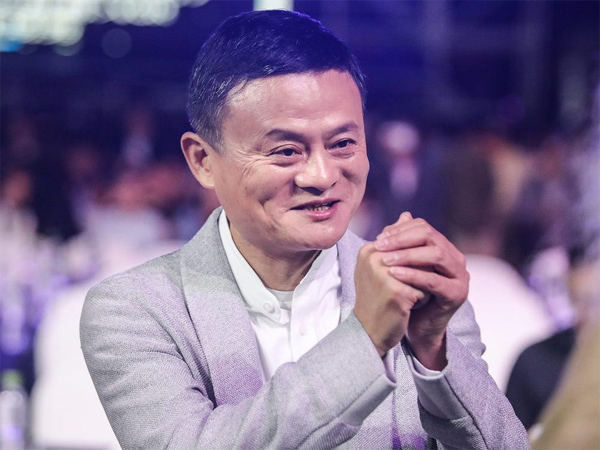 Người già xếp hàng dài nhận lì xì của Jack Ma vì tin giả-2