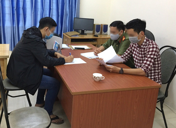 Nam sinh mạo danh phó chủ tịch tỉnh cho các bạn nghỉ đến hết tháng 2-2