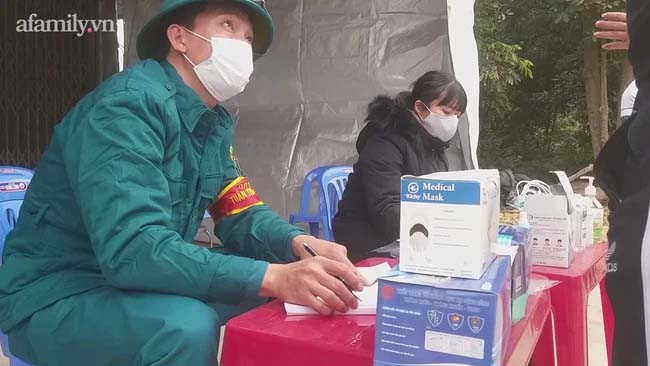 Hải Dương: Phát thẻ đi chợ cho người dân Chí Linh trong thời gian giãn cách-2