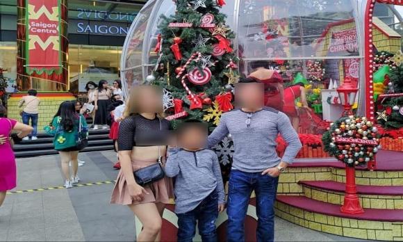 Bà mẹ nghiện thả rông lại gây sốc khi dắt con trai đi du xuân ở chốn tâm linh-8