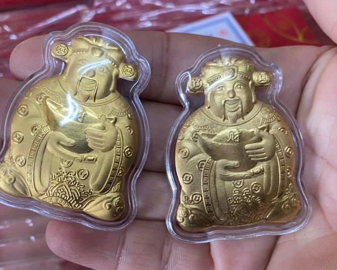 Trâu vàng Trung Quốc, Thần tài bên Tàu tràn sang chợ Việt giá 10.000 đồng-2