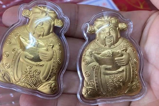 Trâu vàng Trung Quốc, Thần tài bên Tàu tràn sang chợ Việt giá 10.000 đồng