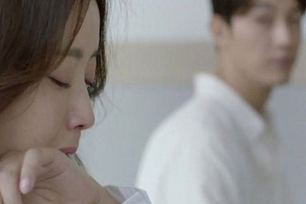 Vợ cần tiền chữa bệnh thì chồng đay nghiến: Lấy vợ như rước nợ, 3 tháng sau nhìn chiếc phong bì cô đưa mà anh ta run rẩy-3