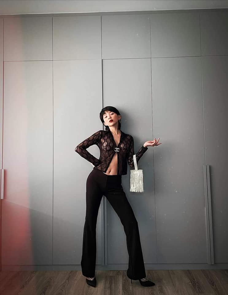 Tóc Tiên chơi lớn diện áo ren xuyên thấu lộ nội y-1