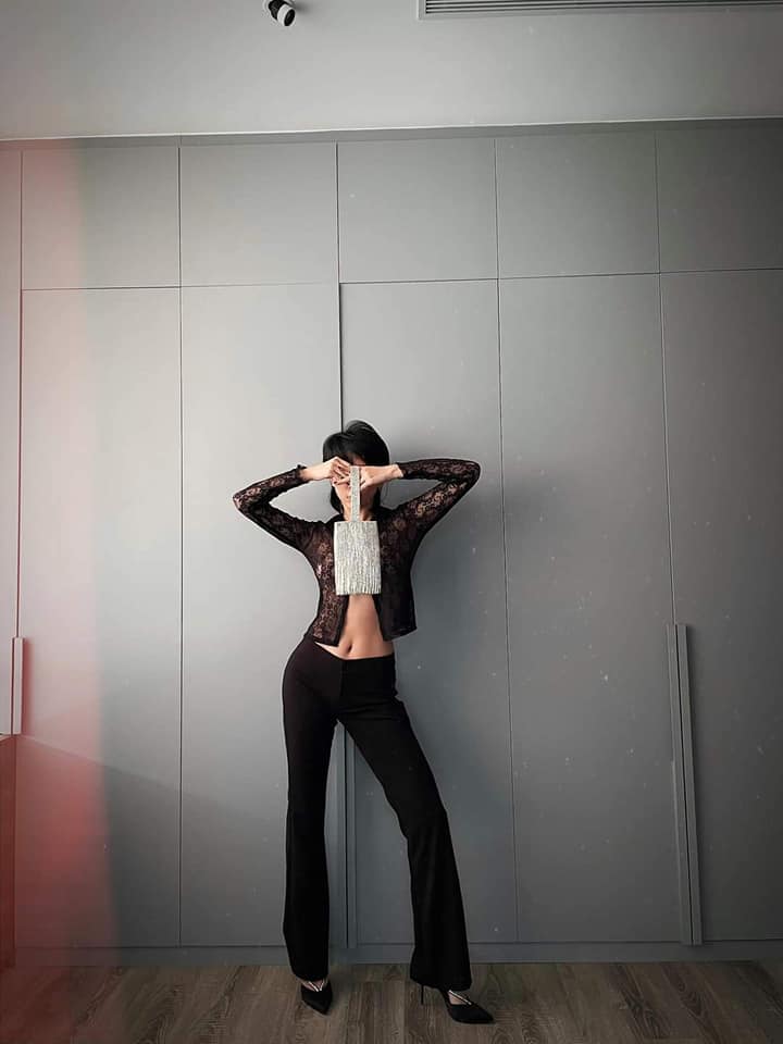 Tóc Tiên chơi lớn diện áo ren xuyên thấu lộ nội y-2